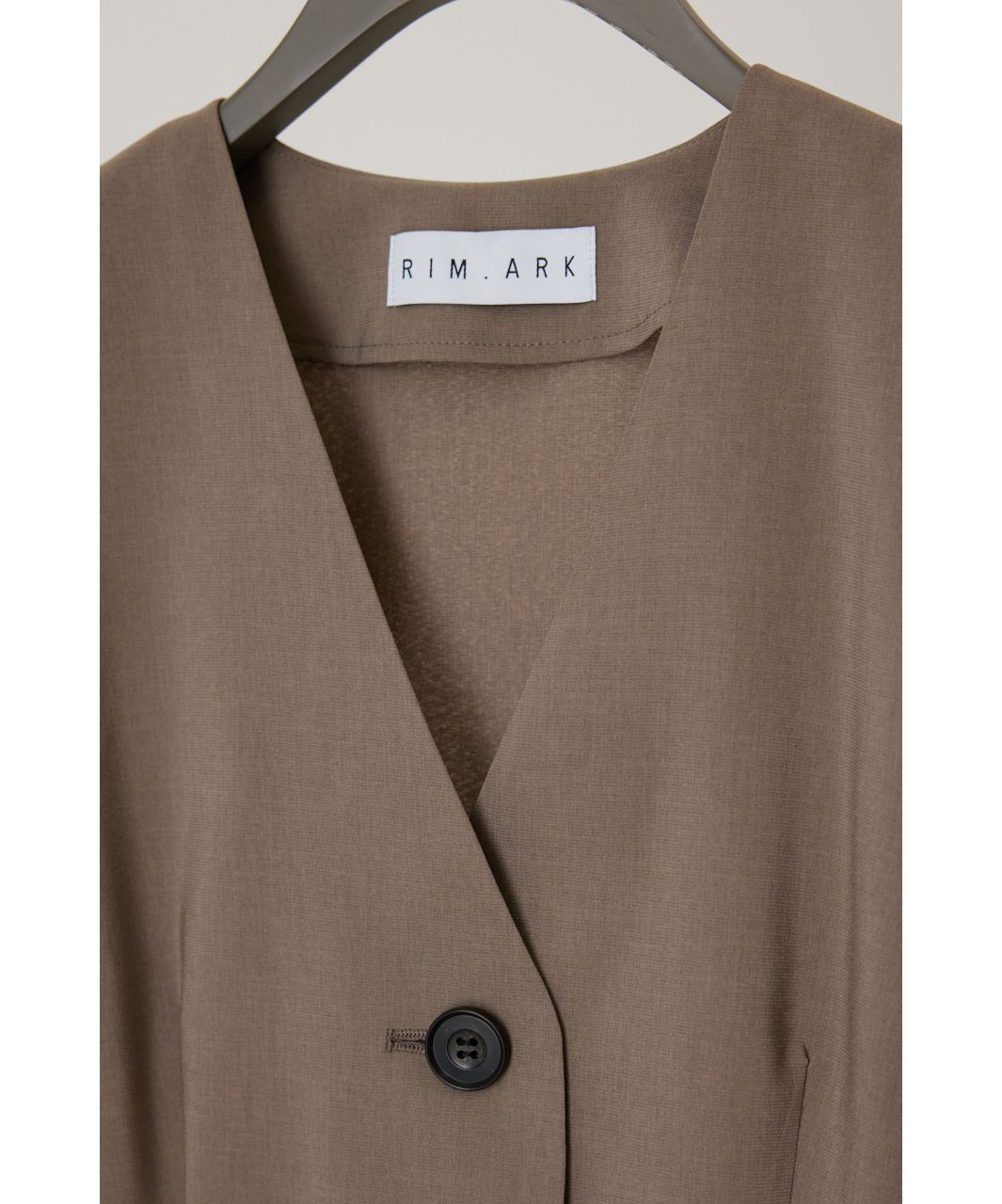 RIM.ARK（リムアーク）の「JK like v neck SH ジャケットライクV