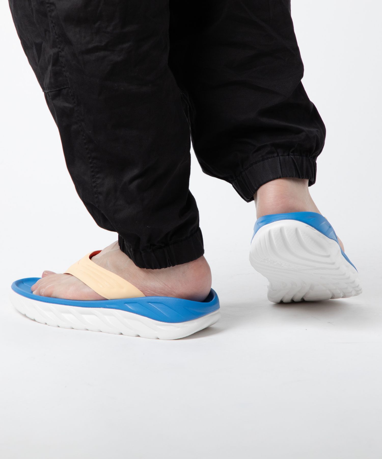 【ホカオネオネ】ORA RECOVERY FLIP メンズ サンダル 27.0 クーポン】ホカ HOKA ORA RECOVERY FLIP 1099675 サンダル