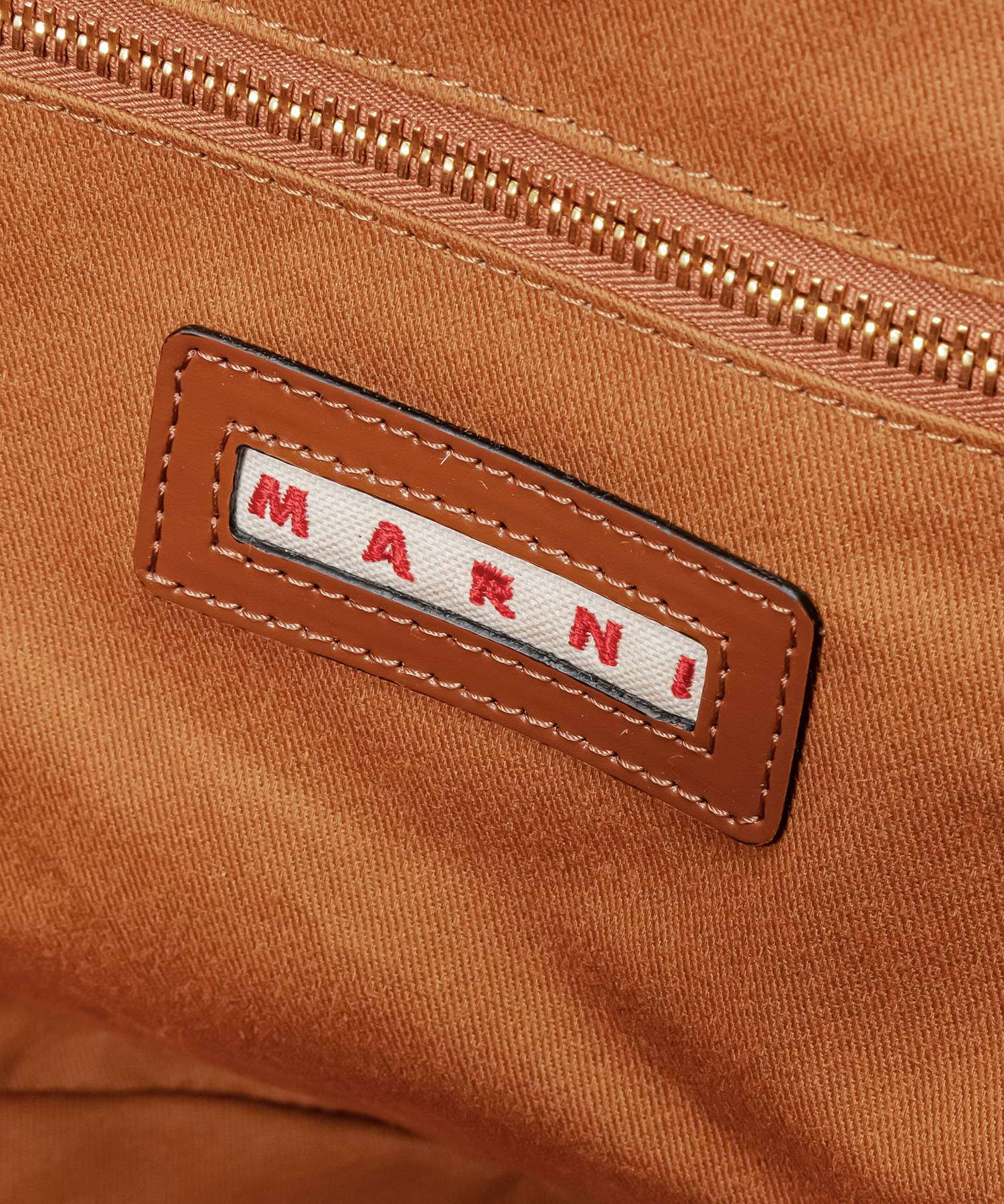 茶デニム革財布TシャツベルトバッグハットにMARNIマルニサンダル MARNI ショルダーバッグ TRUNK SOFT トランク デニム＆レザー