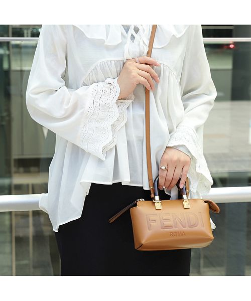 FENDI ROMA ボディバッグ 人気シリーズ FENDI ROMA ボディバッグ 人気シリーズ