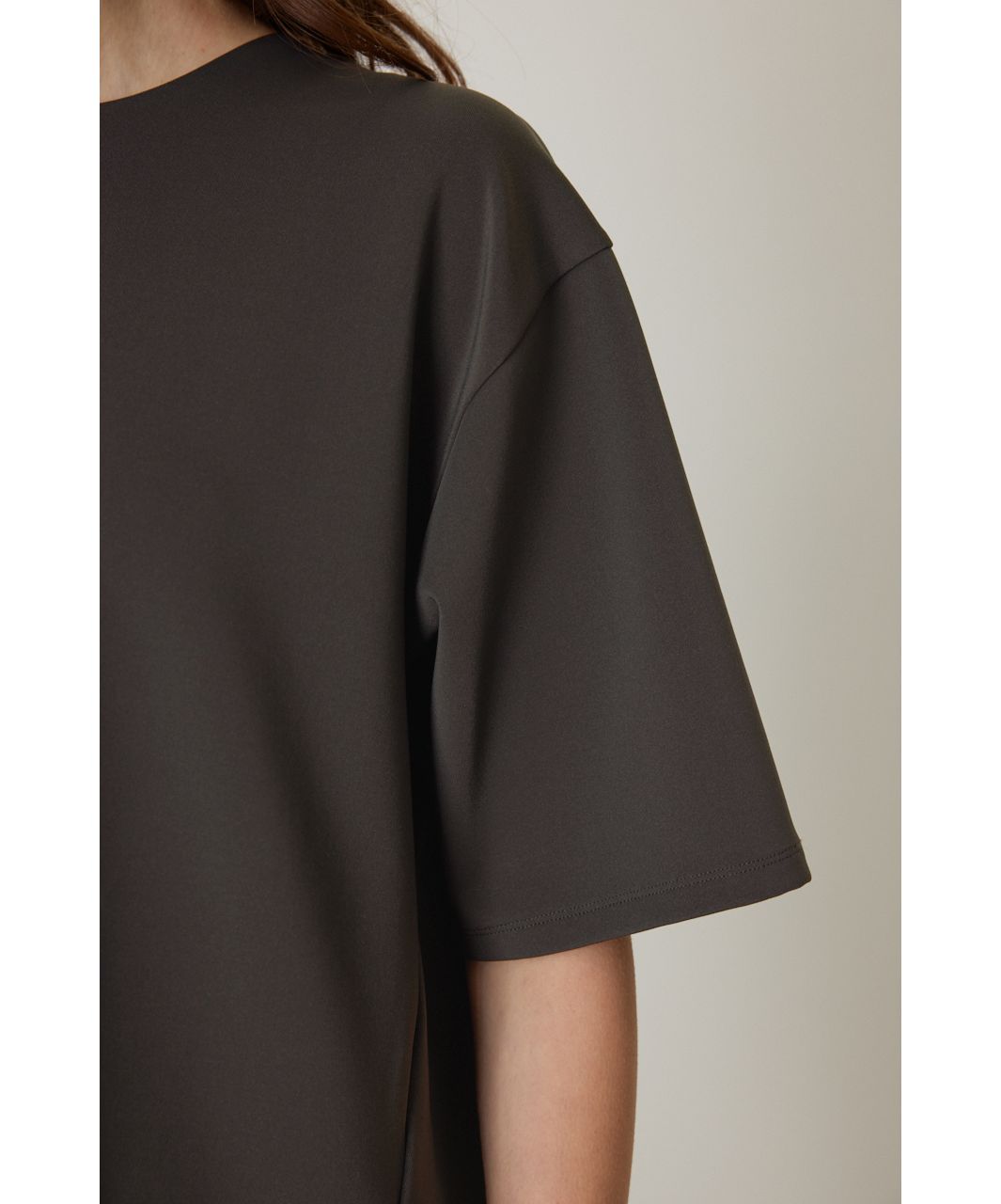 RIM.ARK（リムアーク）の「Back volume R-neck cut tops（T