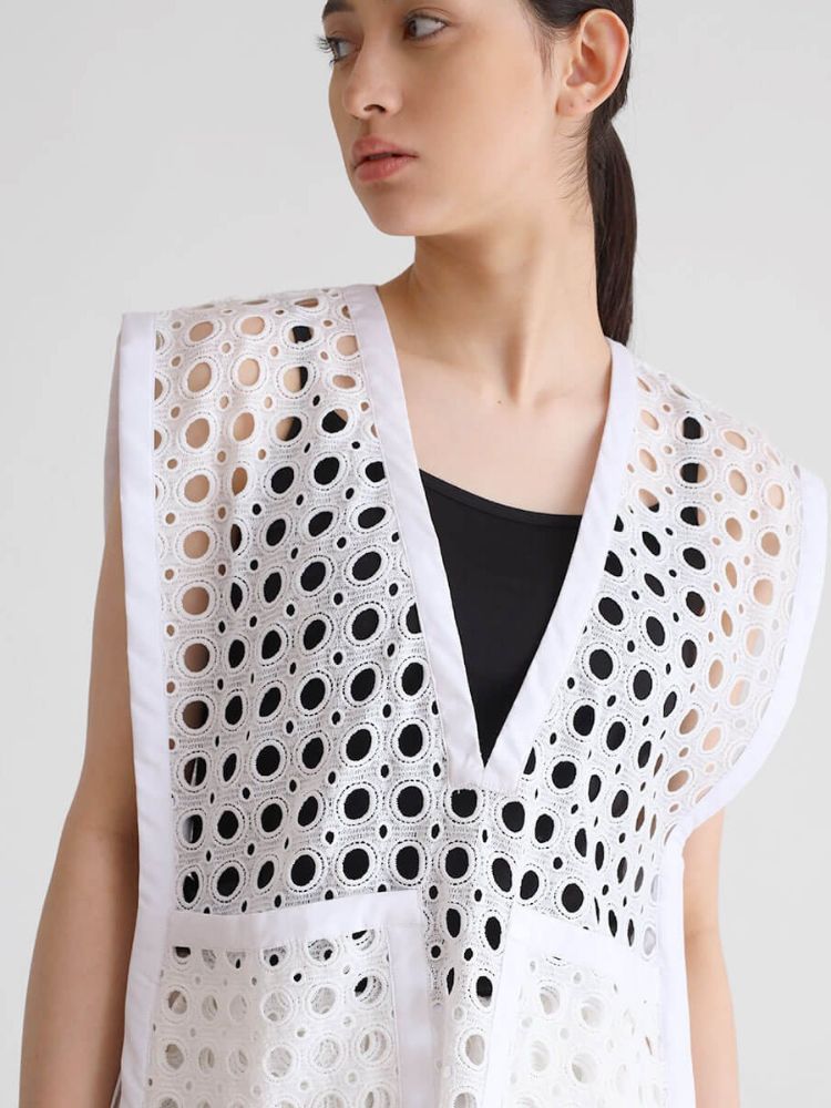 アーガ Aga レースデザインカットワークジレ（White color