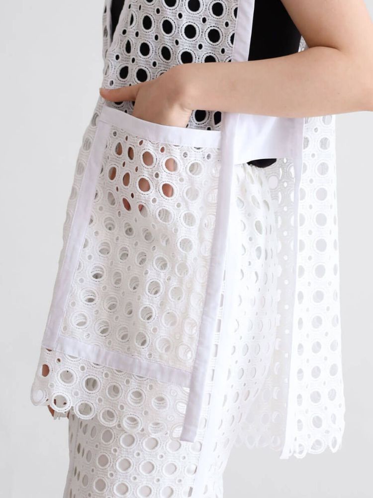 アーガ Aga レースデザインカットワークジレ（White color