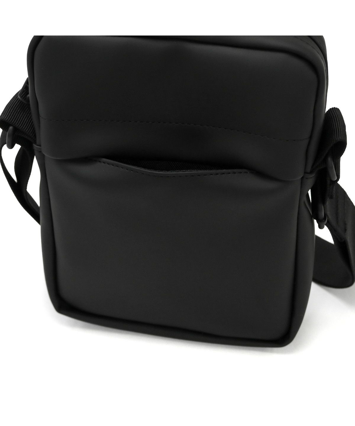 ショルダーバッグ RAINS Men Shoulder bag Black 14150 01 Rains Valera Shoulder Bag in Black| Homme Essentials