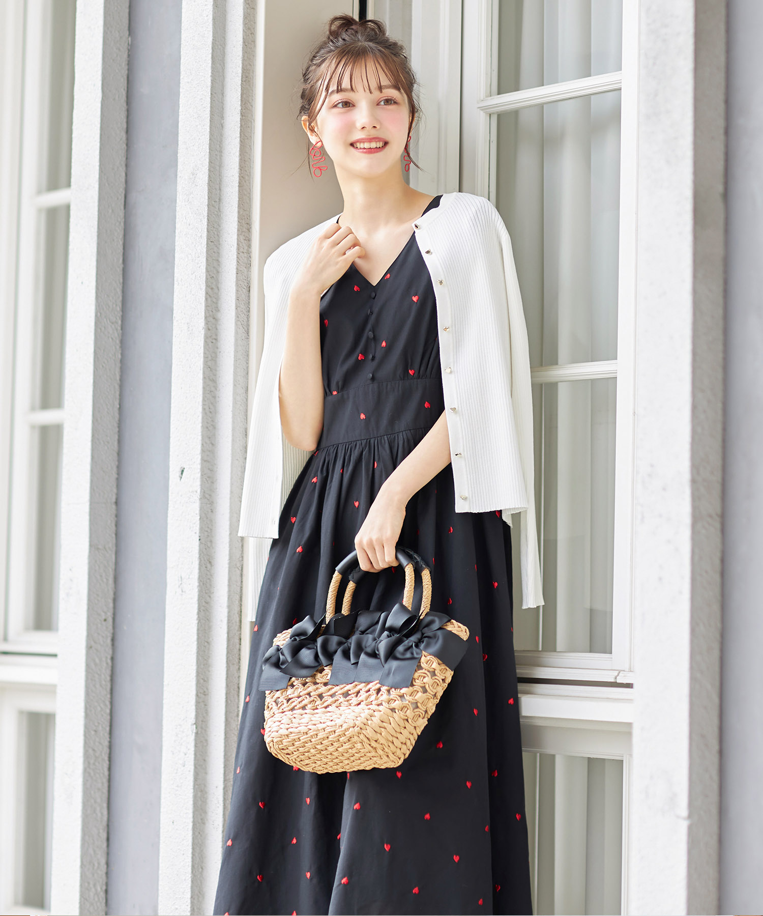 フリル付きくるみ飾り釦ハート刺繍ノースリーブワンピース フリル付きくるみ飾り釦ハート刺繍ノースリーブワンピース