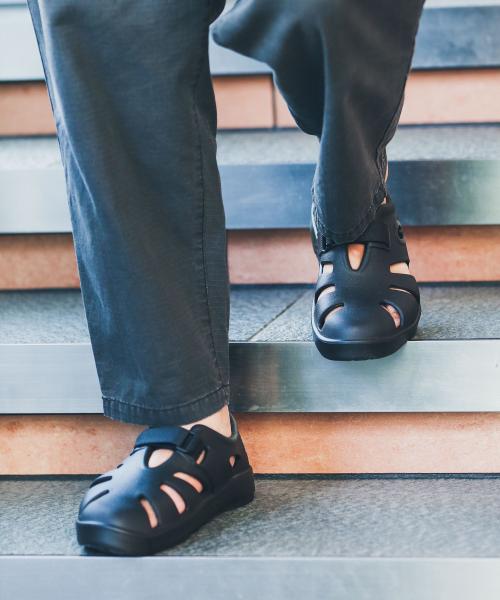 Amazon.com | OOFOS(ウーフォス) Men's Flatform Sandal