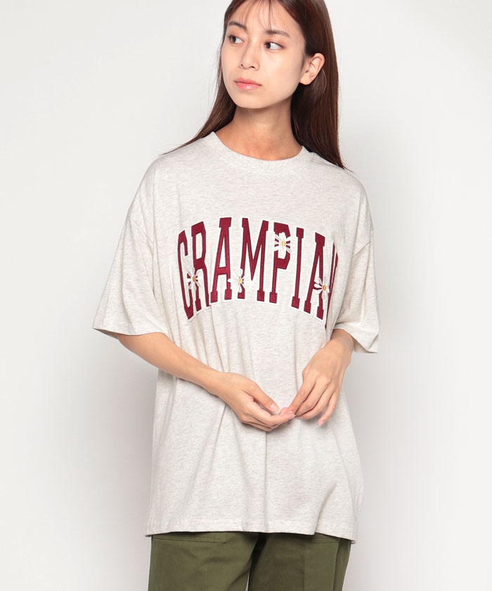 クーポン】【セール 70%OFF】フェルトロゴ×花刺繍Tシャツ