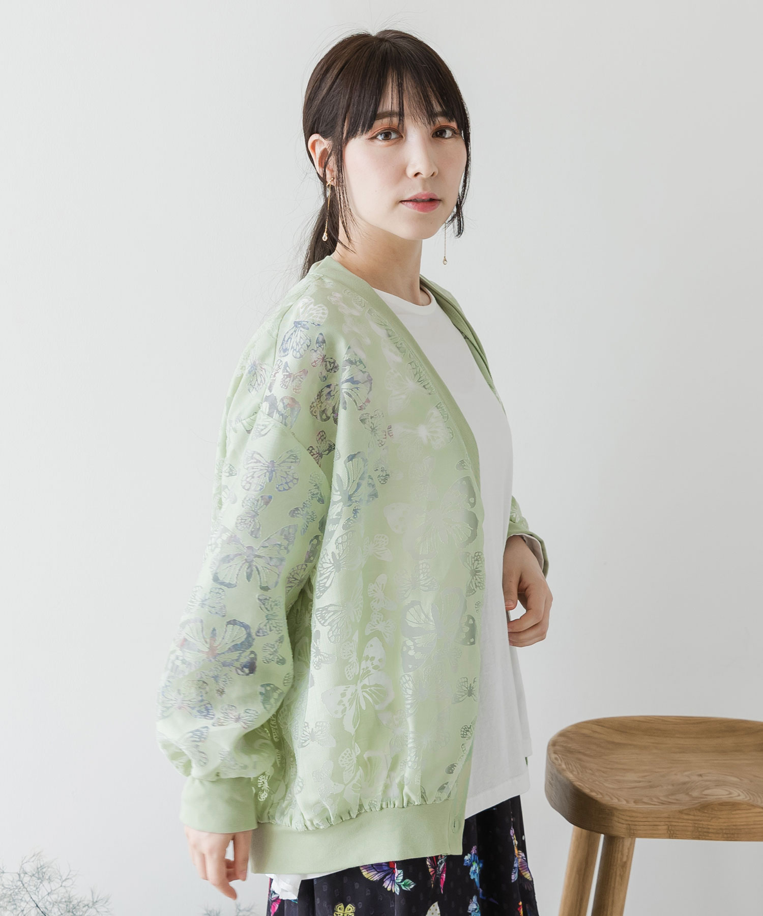 セール 20%OFF】透け感たっぷり蝶柄オパール生地カーディガン
