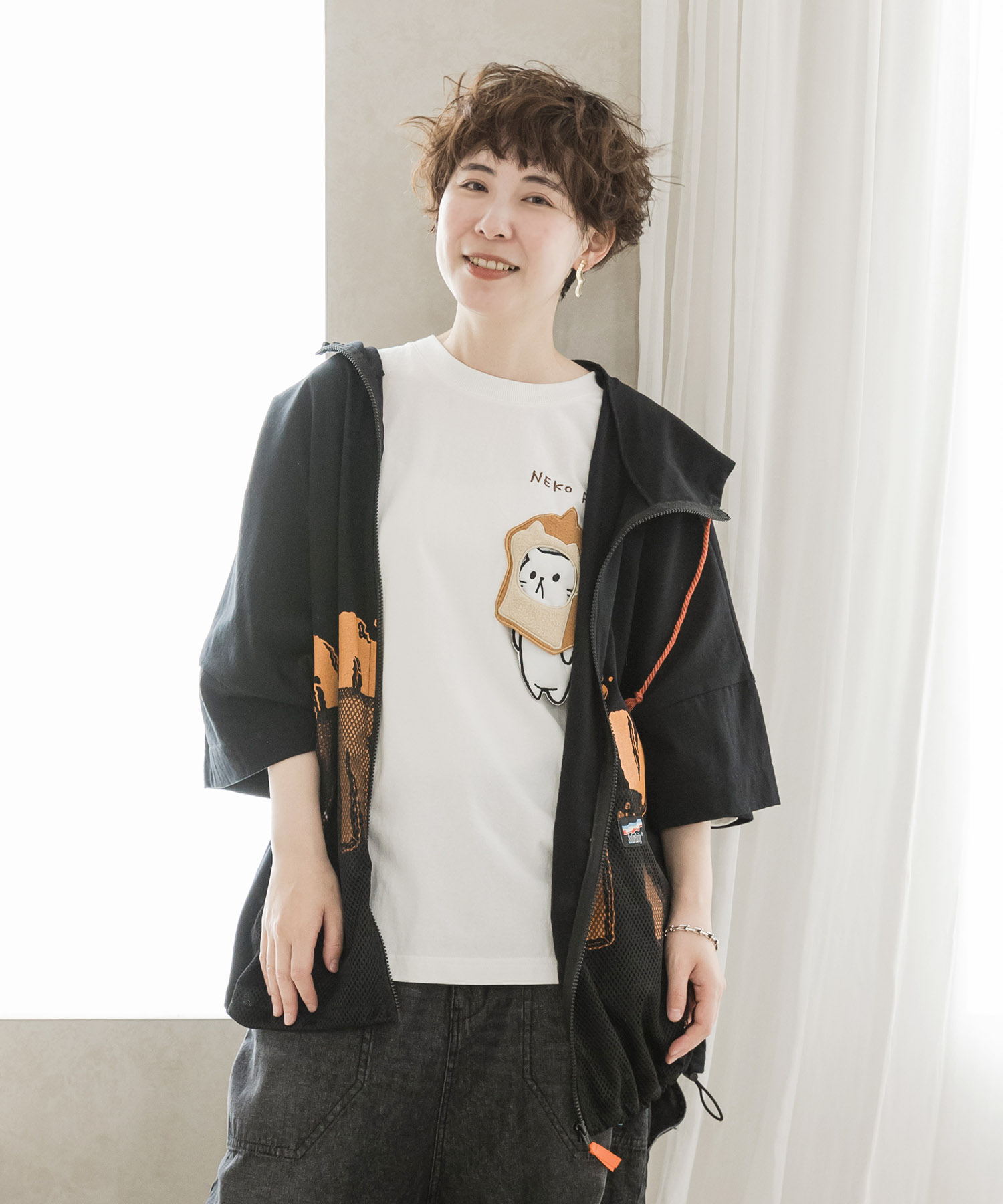 クーポン】【セール 20%OFF】クッキーロゴを必死で食べるウサギ