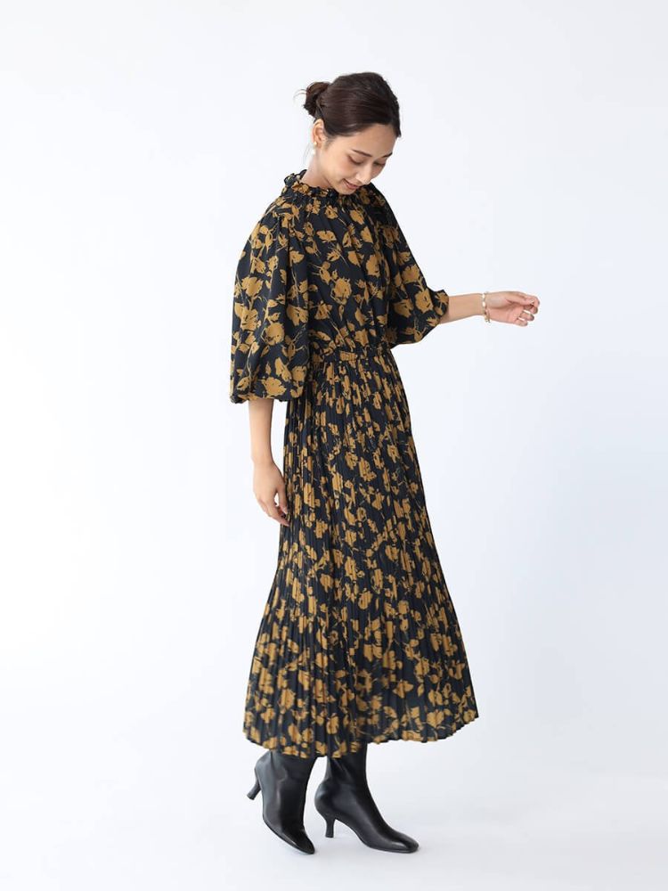 セール 58%OFF】フェンネル FENNEL フラワープリーツワンピース