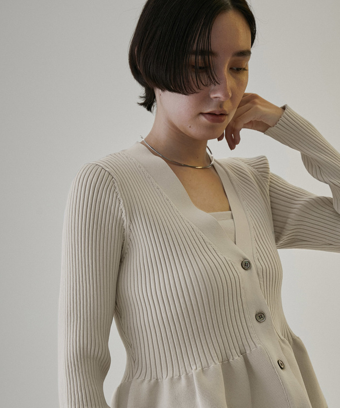 雑誌掲載】Vネックペプラムカーディガン【セットアップ対応 雑誌掲載】Vネックペプラムカーディガン【セットアップ対応