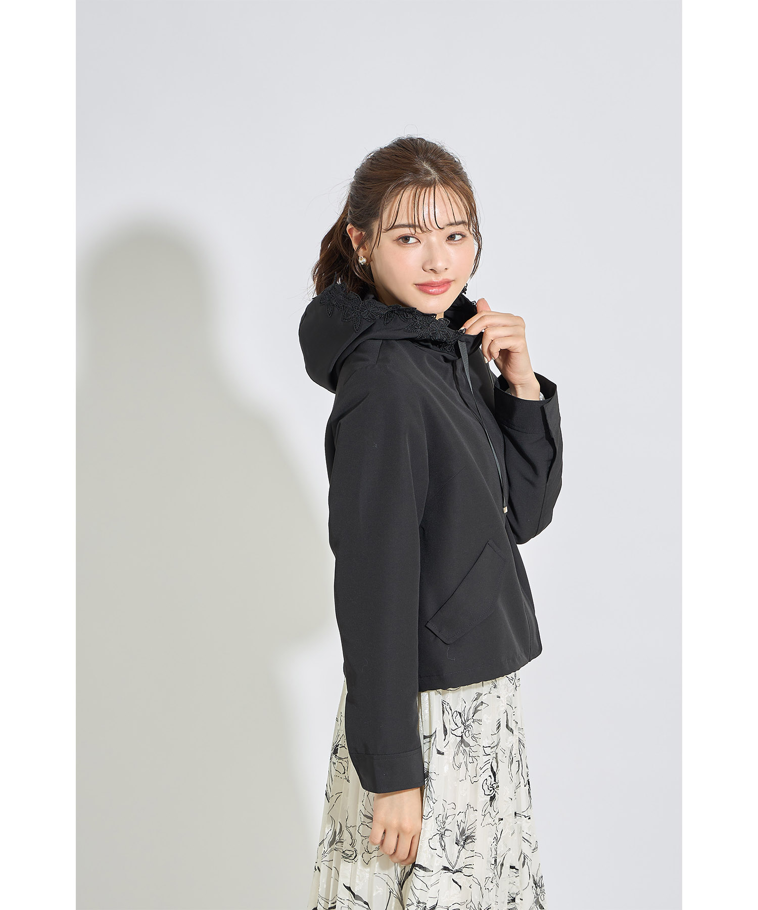 新品同様 トッコクローゼット tocco closet フードフラワーレース付き ジャケット・アウター