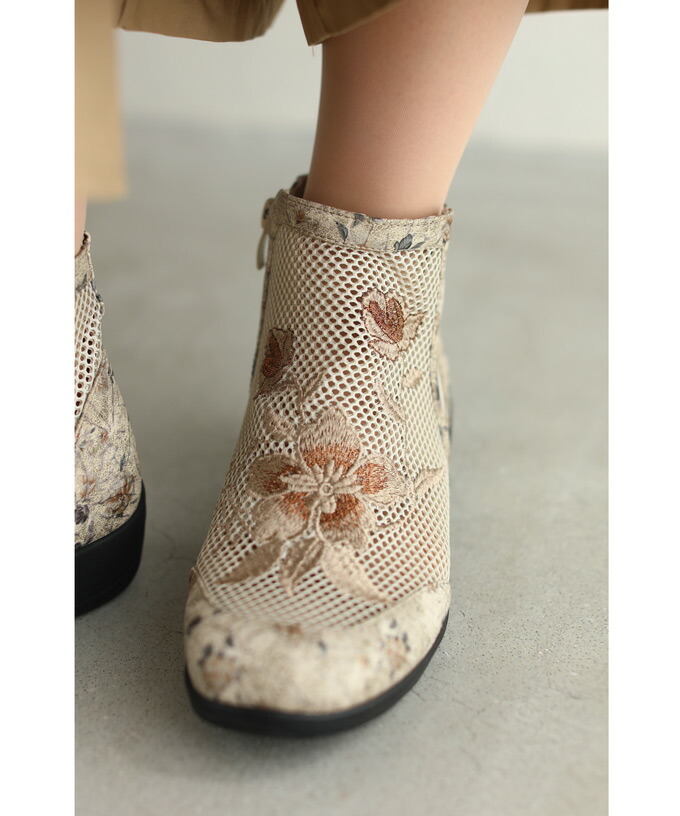 Cawaii 花柄刺繍が浮き立つメッシュブーツ セール 80%OFF】カワイイ CAWAII リュクスな花刺繍が浮き立つ