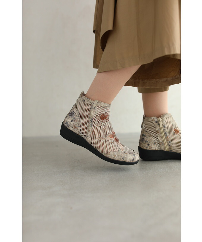 Cawaii 花柄刺繍が浮き立つメッシュブーツ セール 80%OFF】カワイイ CAWAII リュクスな花刺繍が浮き立つ