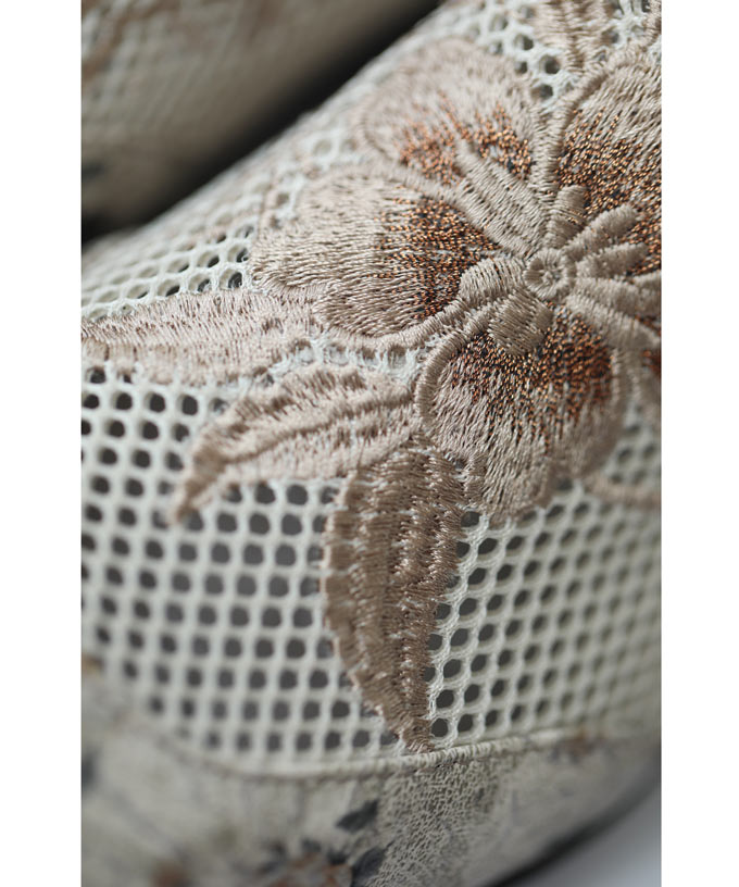 Cawaii 花柄刺繍が浮き立つメッシュブーツ セール 80%OFF】カワイイ CAWAII リュクスな花刺繍が浮き立つ