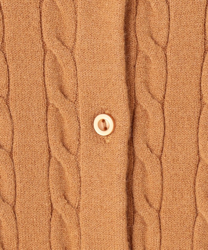 【古畑星夏さん着用・アンサンブル】ロゴ刺繍入りケーブルアンサンブル ニット 古畑星夏さん着用・アンサンブル】ロゴ刺繍入りケーブル