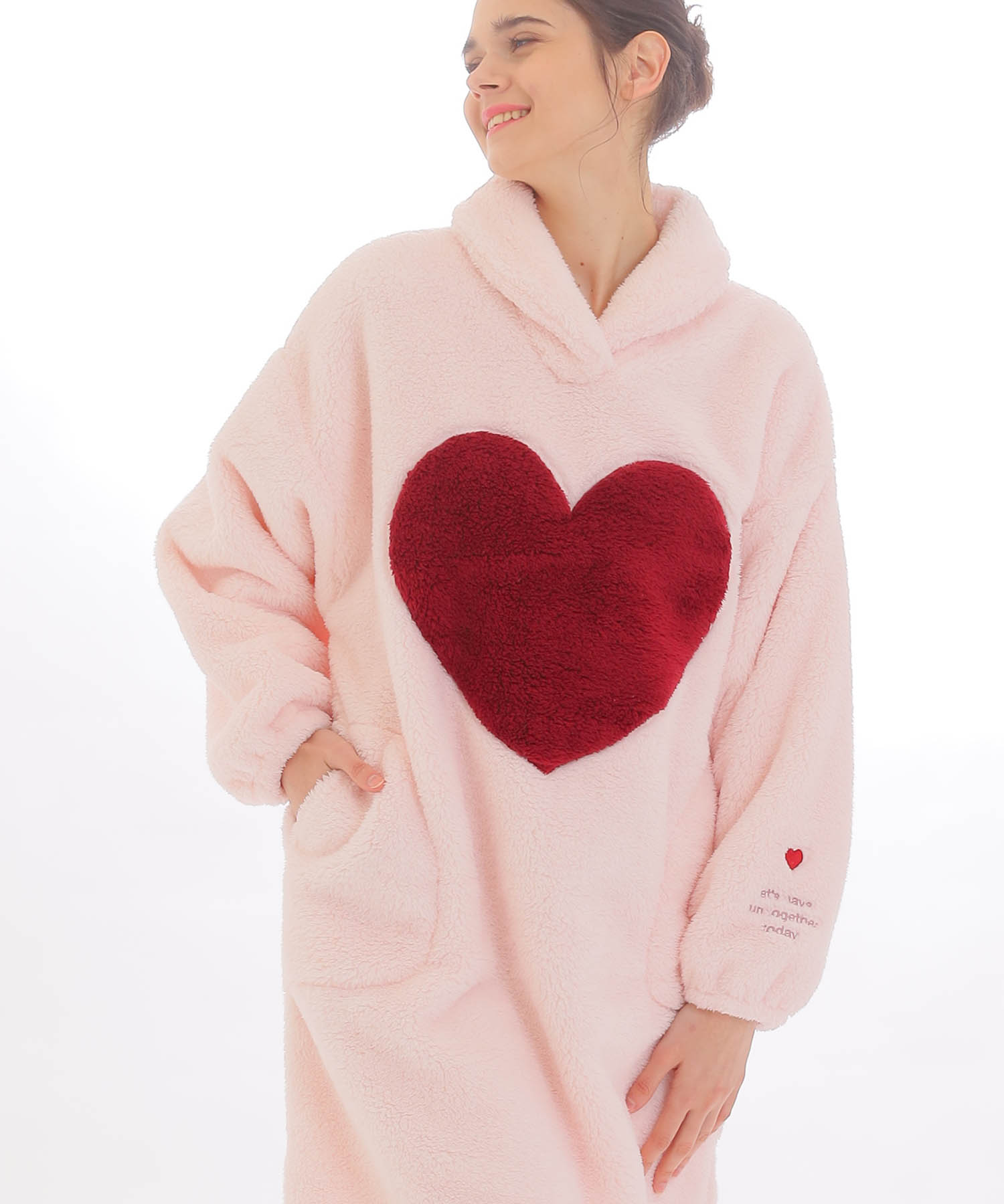 【新品タグ付き】ストレッチボアハート　ピンク　　もこもこ　ワンピース　パジャマ セール】ストレッチボアふわもこハートワンピース(505707884