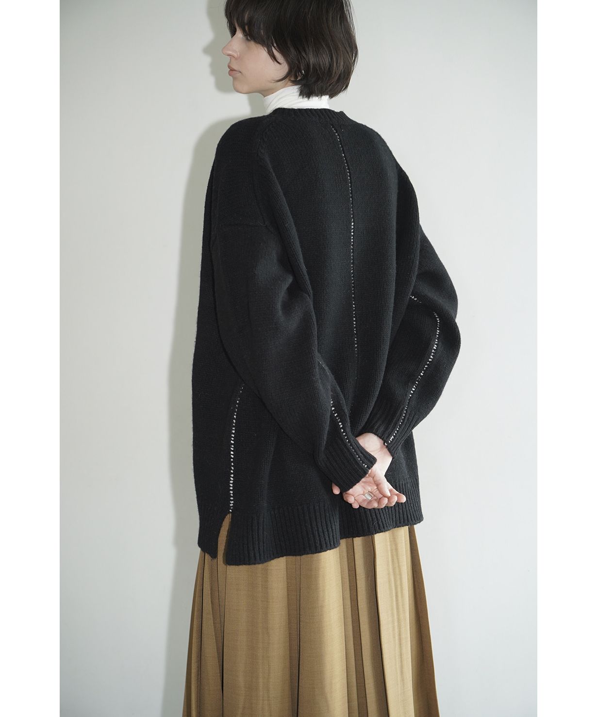 ◆Donna Karan 非対称ネックドレープガウン セール 30%OFF】OVER V NECK KNIT TOPS(505708709) | クラネ