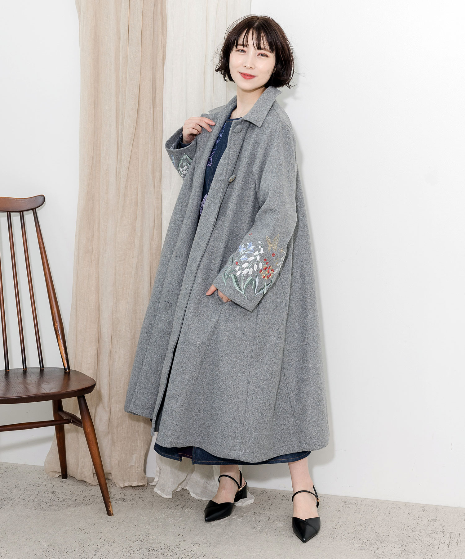 【美品】イズスカラー ゆったり オーバーサイズ 蝶刺繍 ウールコート M セール 40%OFF】すずらんの花と蝶刺繍 フェイクウールコート