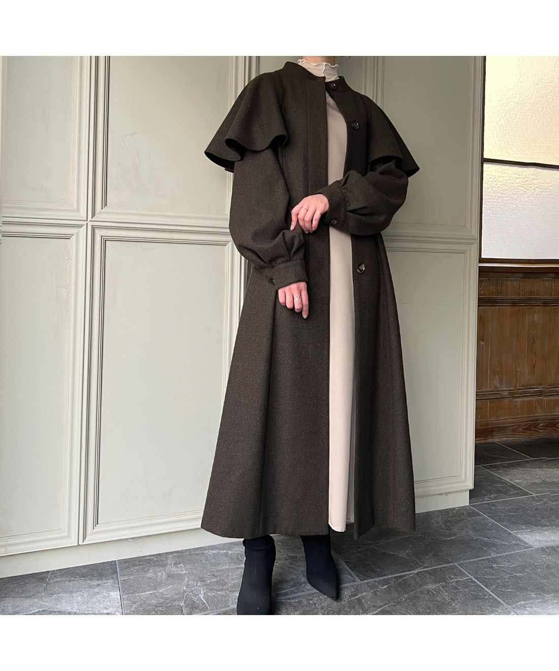 セール58%OFF】ジュノア JUNOAH 肩フリル比翼ロングコート セール58%OFF】ジュノア JUNOAH 肩フリル比翼ロングコート