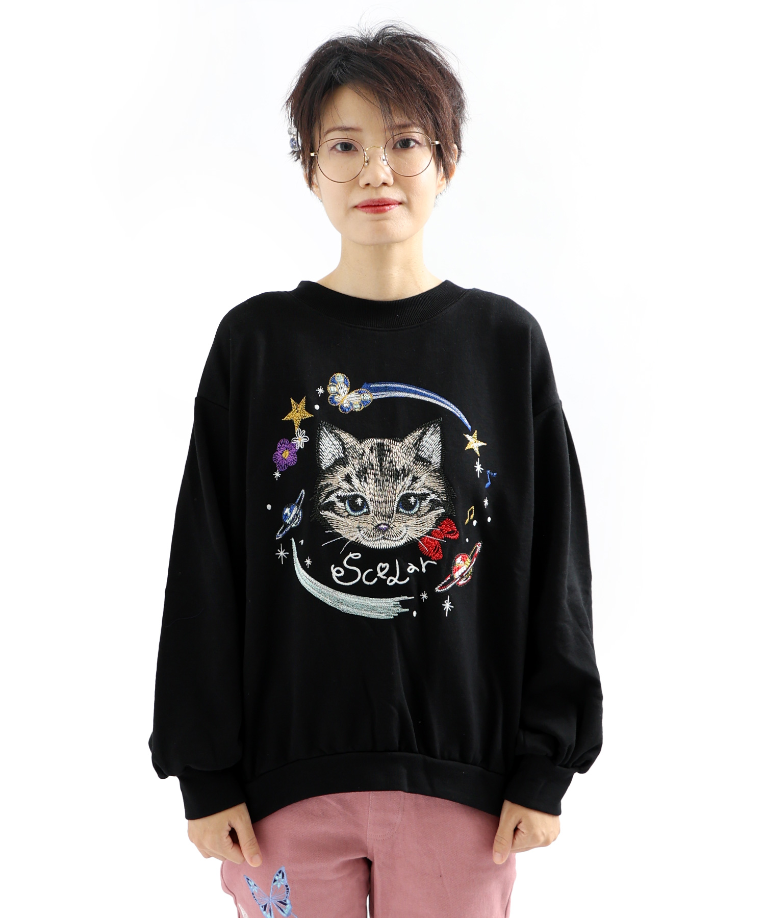 セール】スカラー ScoLar 宇宙ネコ刺繍 裏毛プルオーバー