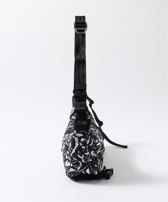 Alexander Lee Chang x CHROME】NEWSPAPER MESSENGER SM
