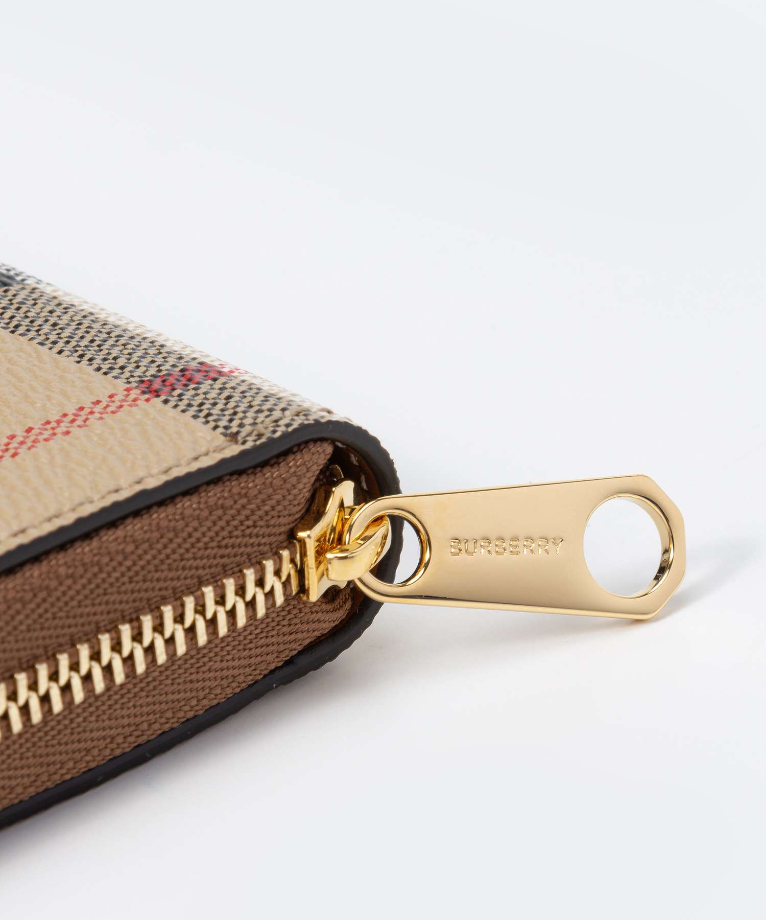 バーバリー BURBERRY 8070600 小銭入れ LS MN ZIP AROUND DFC バーバリー BURBERRY 8070600 小銭入れ LS MN ZIP AROUND DFC