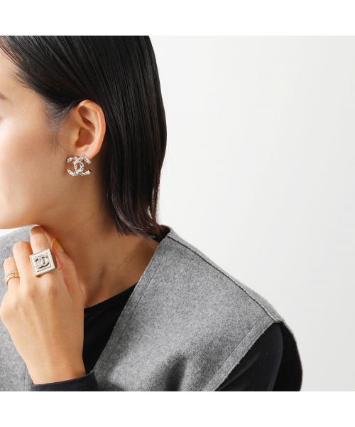 CHANEL【シンプルでキュート】パール ピアス CHANEL シャネル CC ロゴ ラインパール ピアス 希少 シンプルピアス