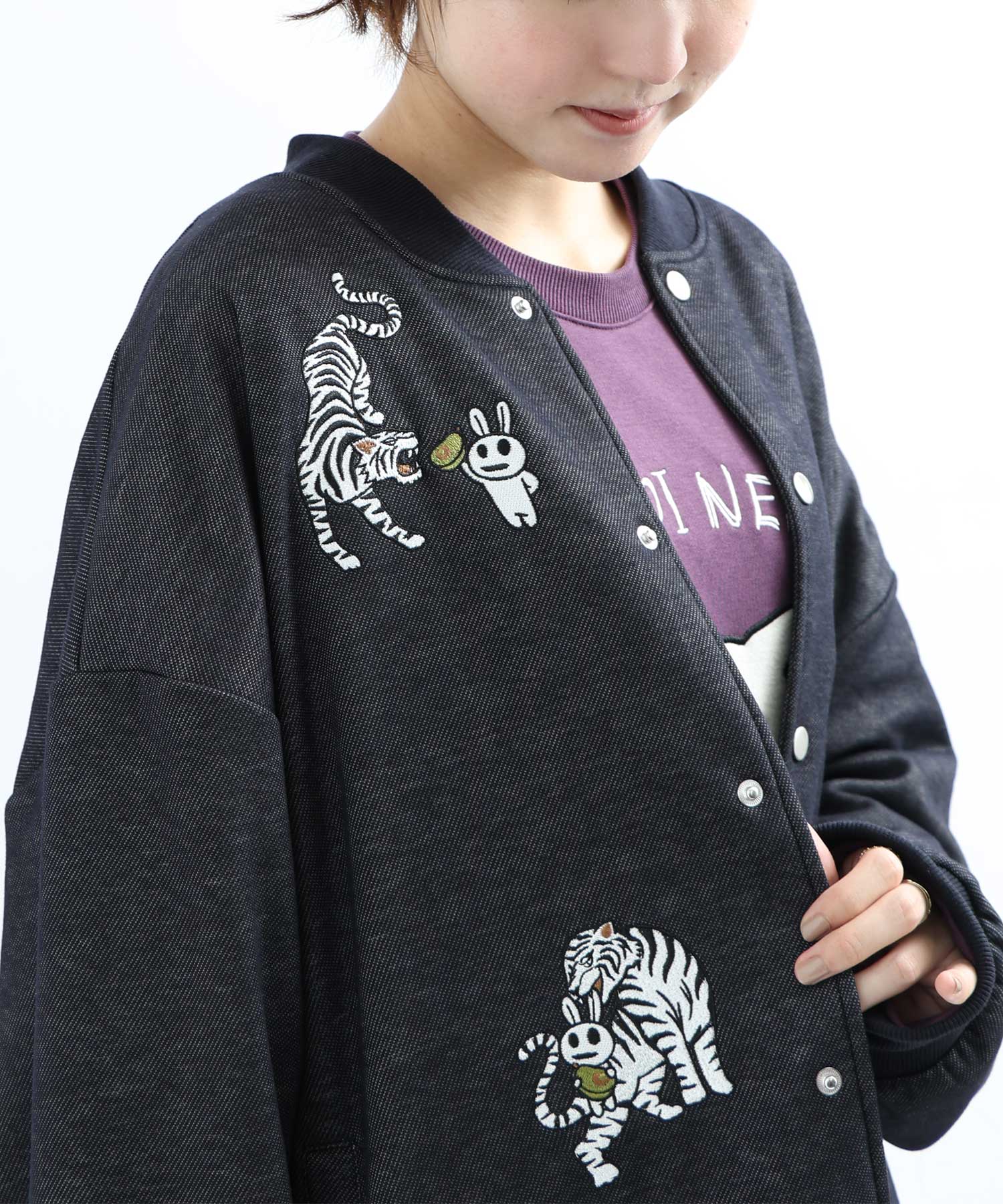 ホワイトタイガーとパリティのうさぎ刺繍 裏ボアブルゾン(505762740) | スカラー パリティ(Scolar Parity) - d  fashion