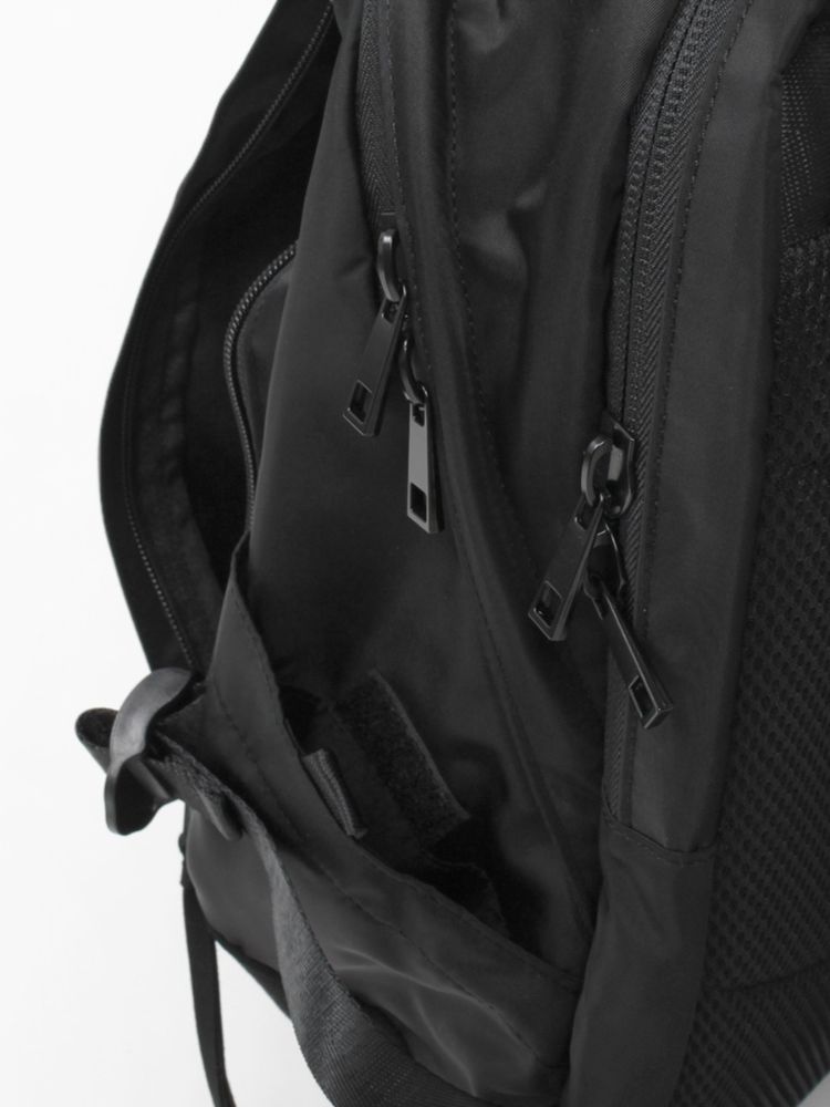 ラシュッド LASUD INDISPENSABLE×nouer フロントZIPバックパック