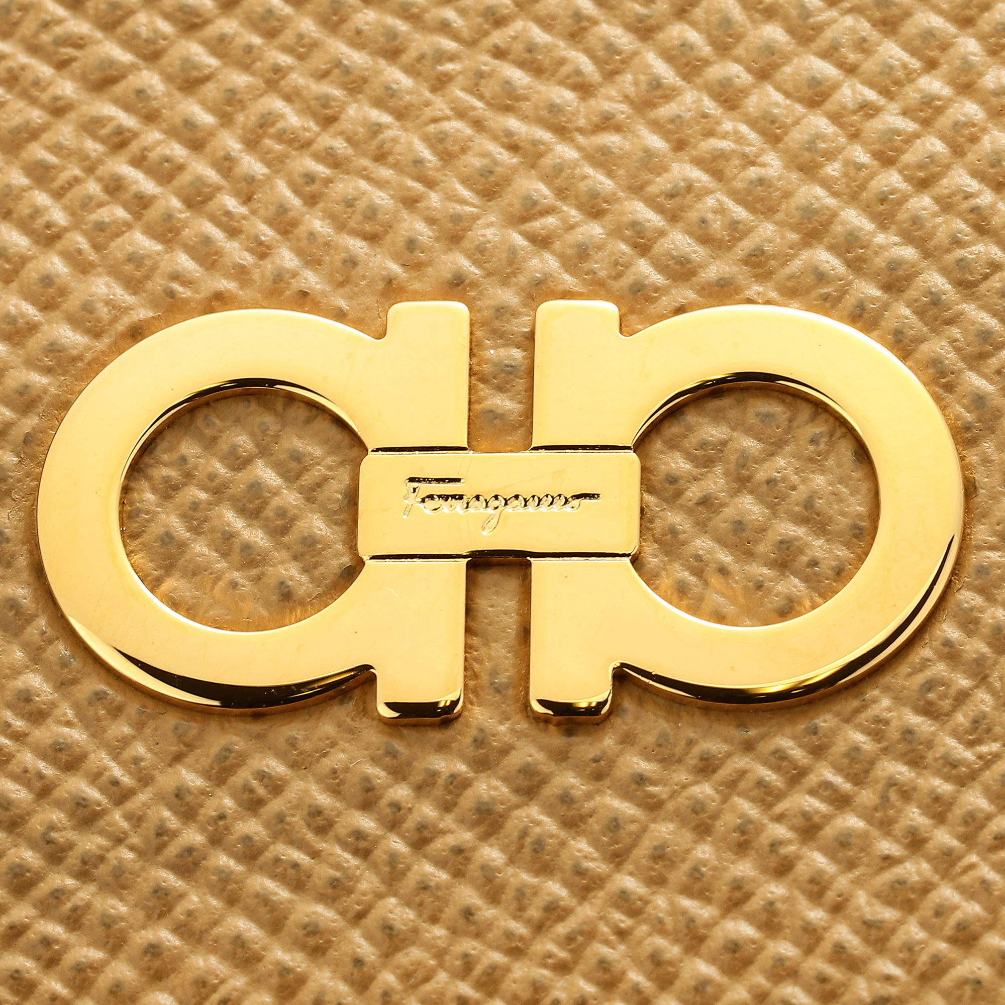 セール 11%OFF】サルバトーレフェラガモ Salvatore Ferragamo