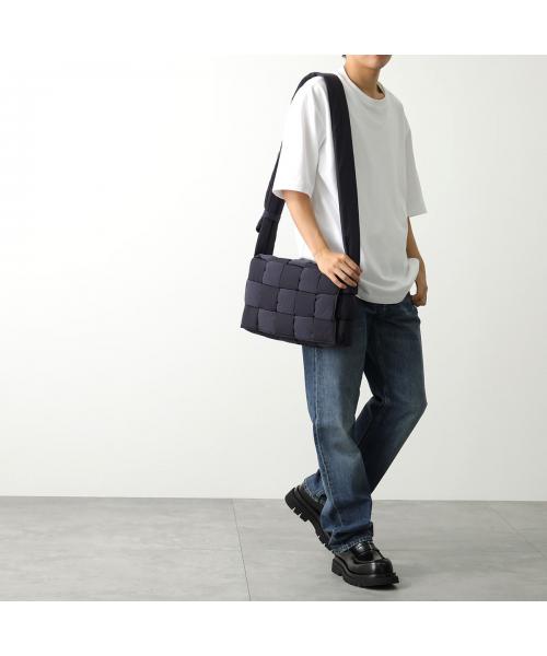 BOTTEGA VENETA カセットパッド デニム クロスボディバッグ BOTTEGA VENETA カセットパッド デニム クロスボディバッグ