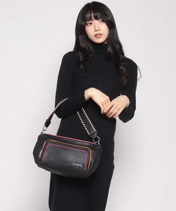 セール30%OFF】デシグアル Desigual 刺繍 ミドルショルダー