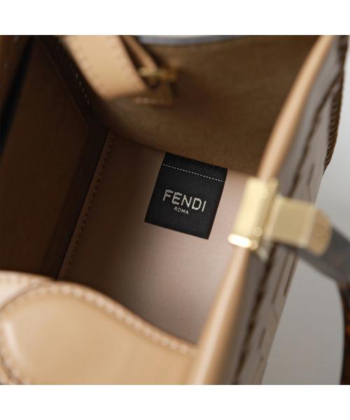正規店買付【FENDI】フェンディ シンプリー ミニバッグ フェンディ、洗練されていてミニマル、エフォートレスで実用的な