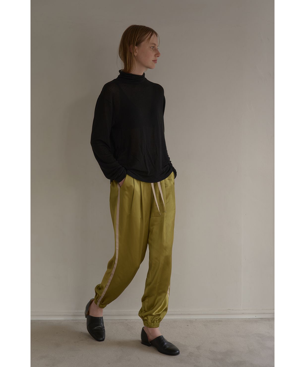 〔新品〕MANOF SIDE LINE SPORTS SATIN PANTS SIDE LINE SPORTS SATIN PANTS(505822103) | マノフ(MANOF) - d
