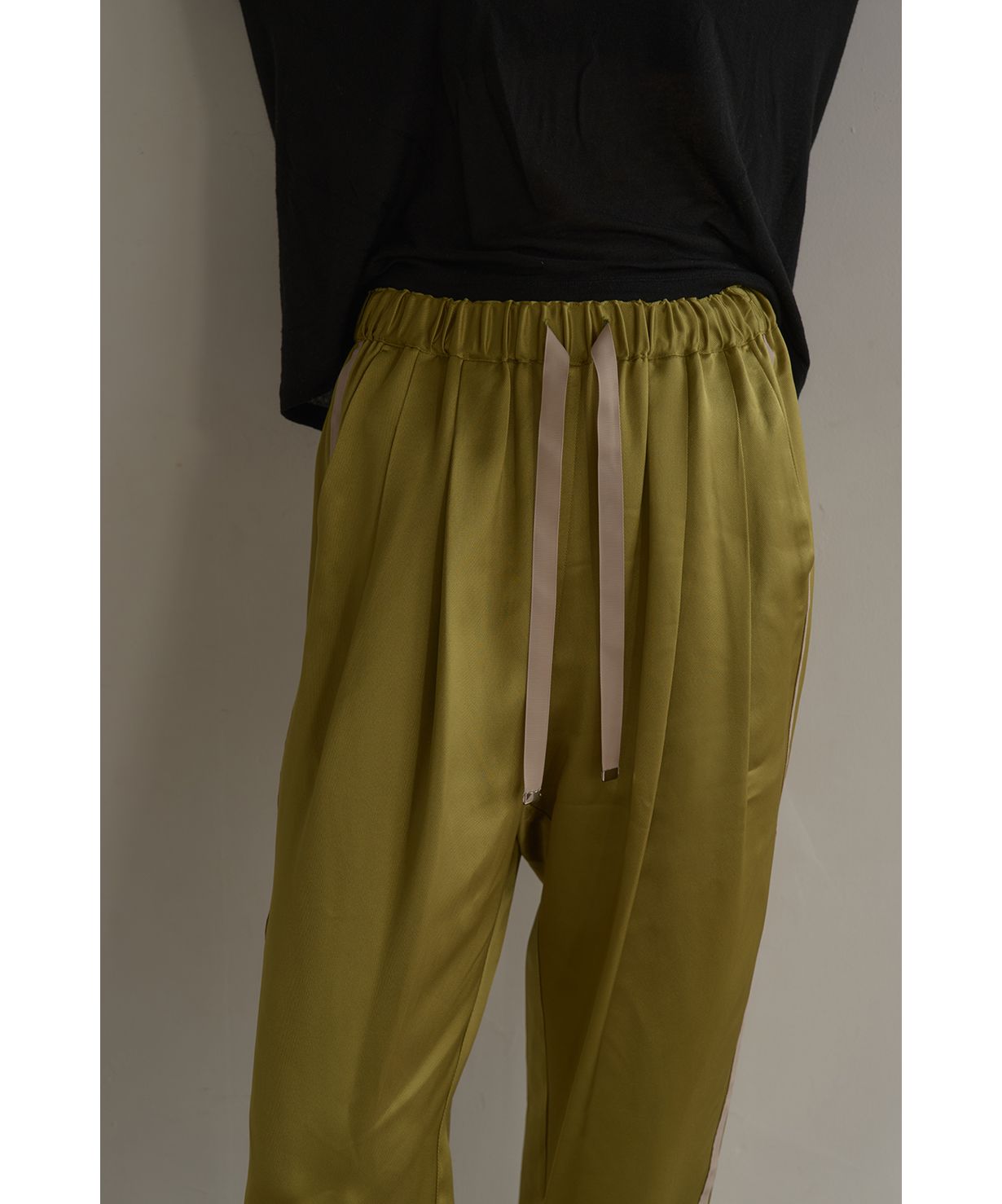 〔新品〕MANOF SIDE LINE SPORTS SATIN PANTS SIDE LINE SPORTS SATIN PANTS(505822103) | マノフ(MANOF) - d