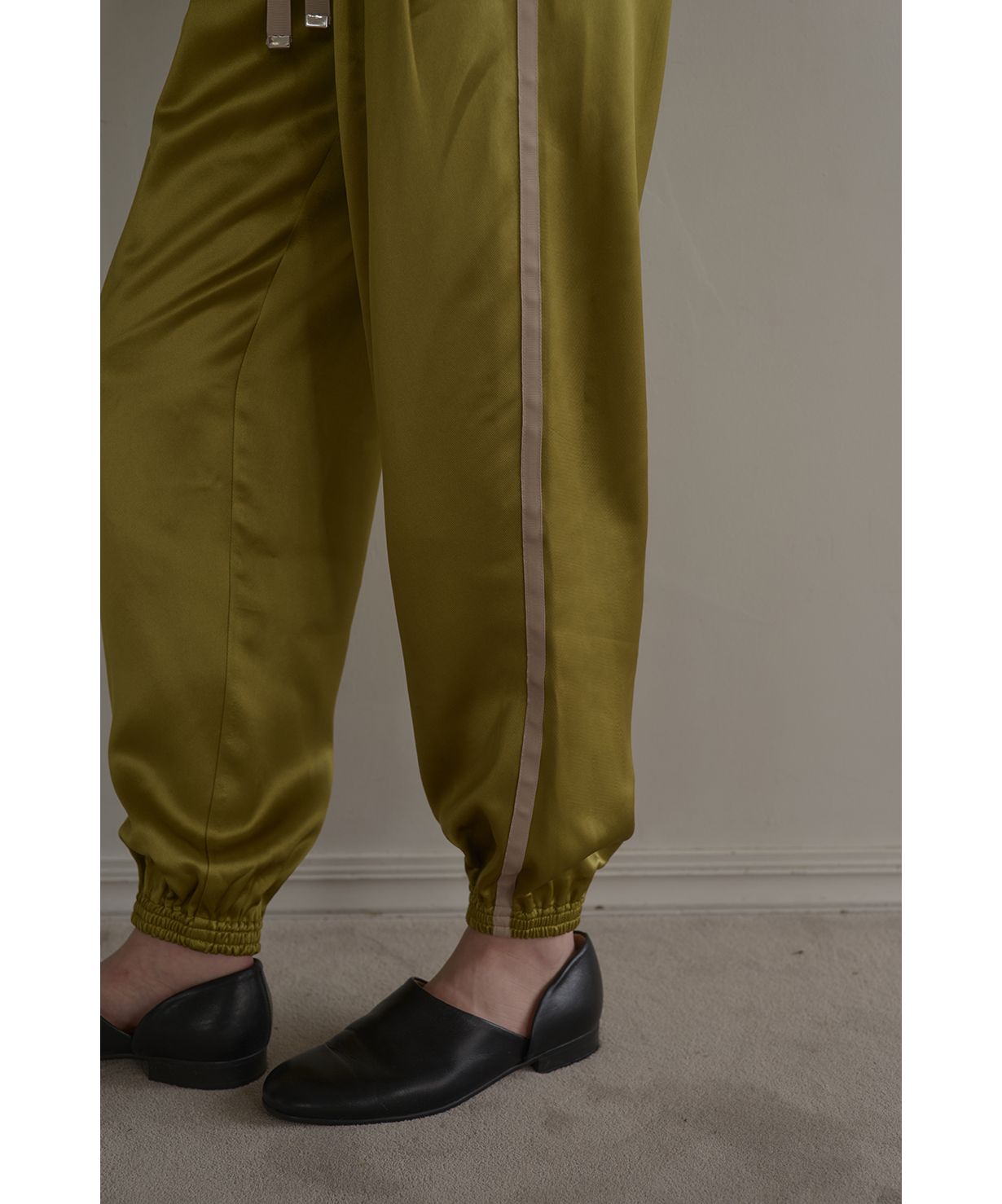〔新品〕MANOF SIDE LINE SPORTS SATIN PANTS SIDE LINE SPORTS SATIN PANTS(505822103) | マノフ(MANOF) - d