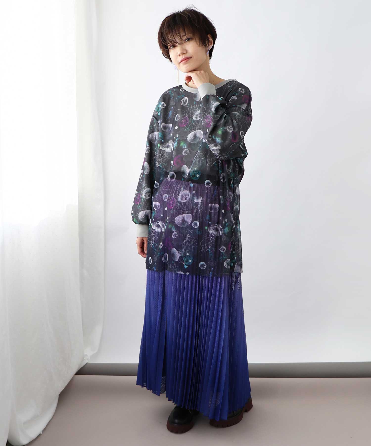 ScoLar - スカラー 142649：アートクラゲ柄プルオーバー ScoLar（スカラー）の「クラゲ柄切替裏毛プルオーバー（Tシャツ