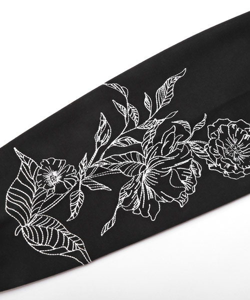 ラグスタイル LUXSTYLE フラワー袖刺繍クルーネックトレーナー