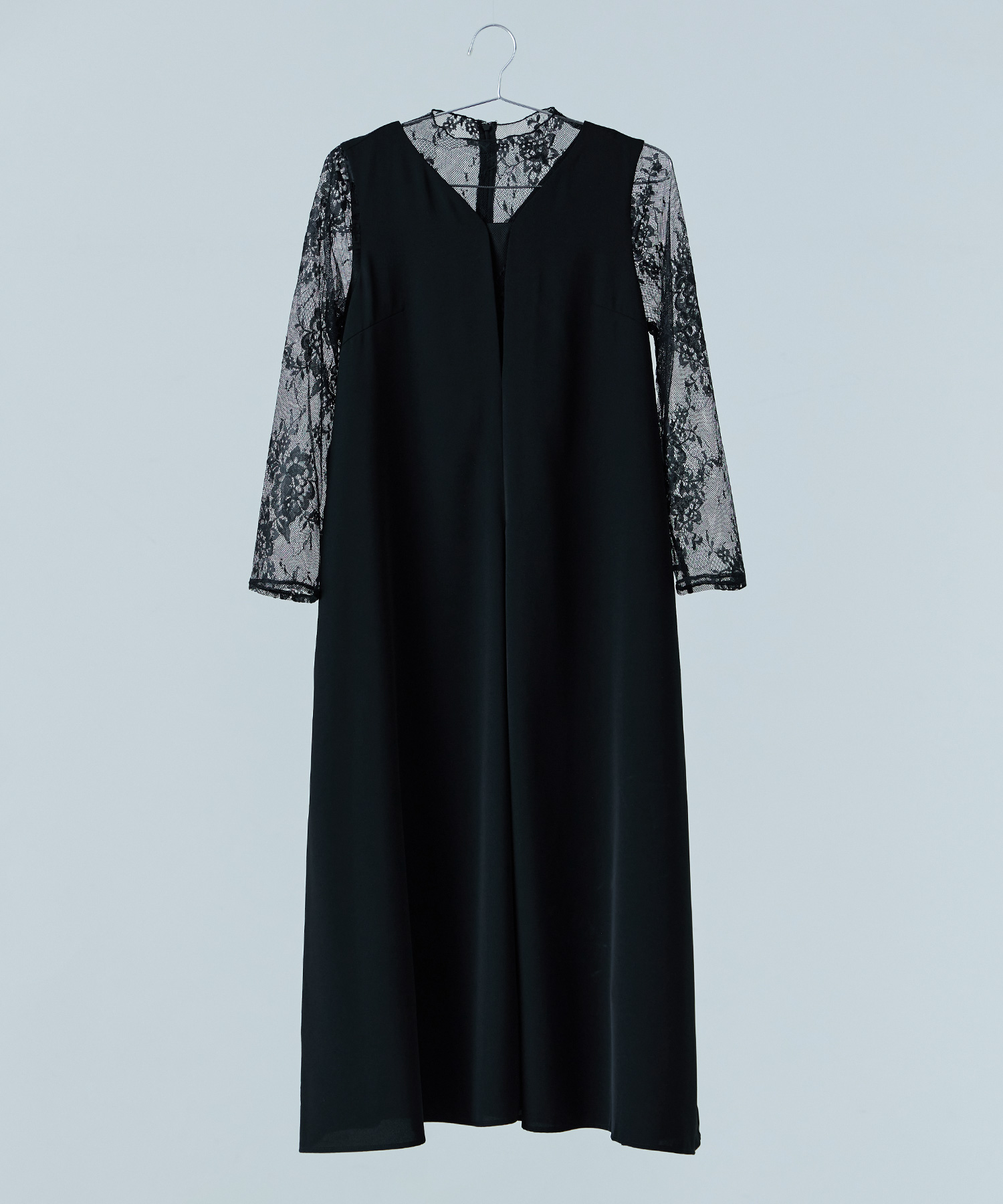 黒の刺繍入りロングAラインドレス （niana ニアナ メローレースA