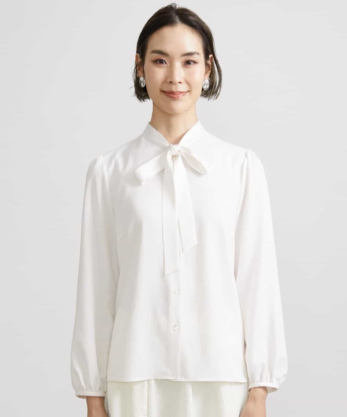 美品✨ボールジィ 2024SS バックリボンブラウス シルク混 36 XS シルクサテンブラウス（0897BA04） | ARTISAN (Women