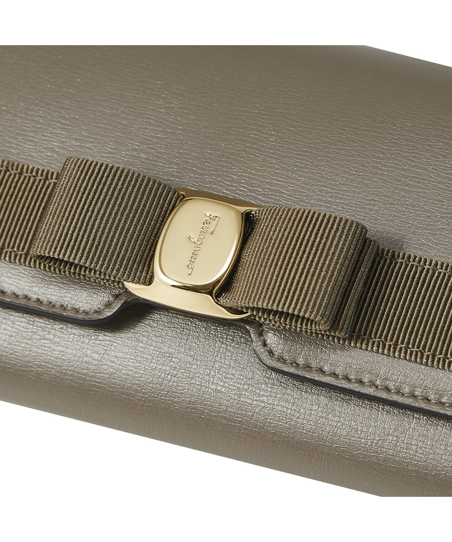 セール 11%OFF】サルバトーレフェラガモ Salvatore Ferragamo 長