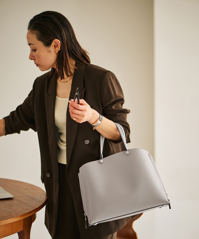 E'POR】Y BAG Medium【軽量】【メディア掲載】(505874193