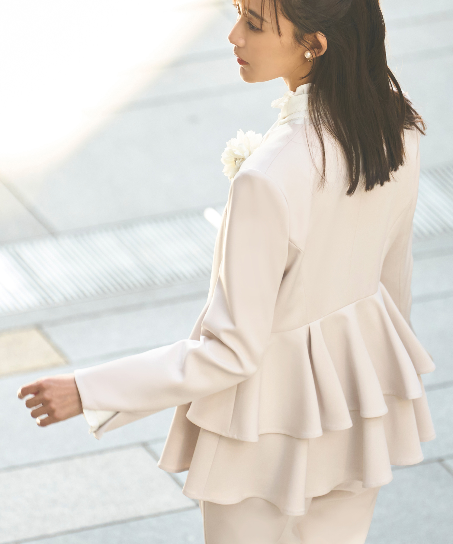 ルイルエブティック RUIRUE BOUTIQUE ノーカラーフリルペプラム