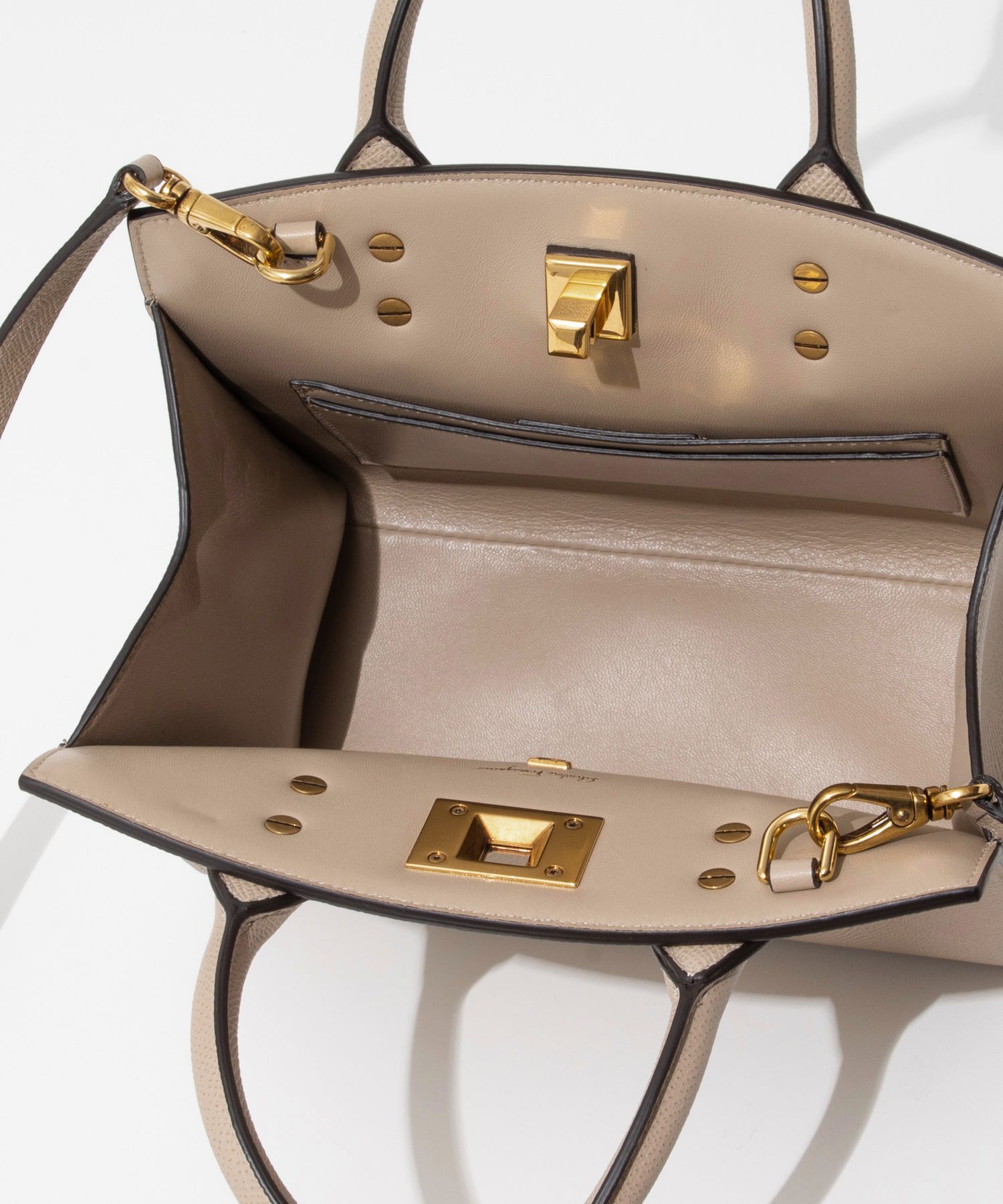 サルヴァトーレ フェラガモ Salvatore Ferragamo 211424