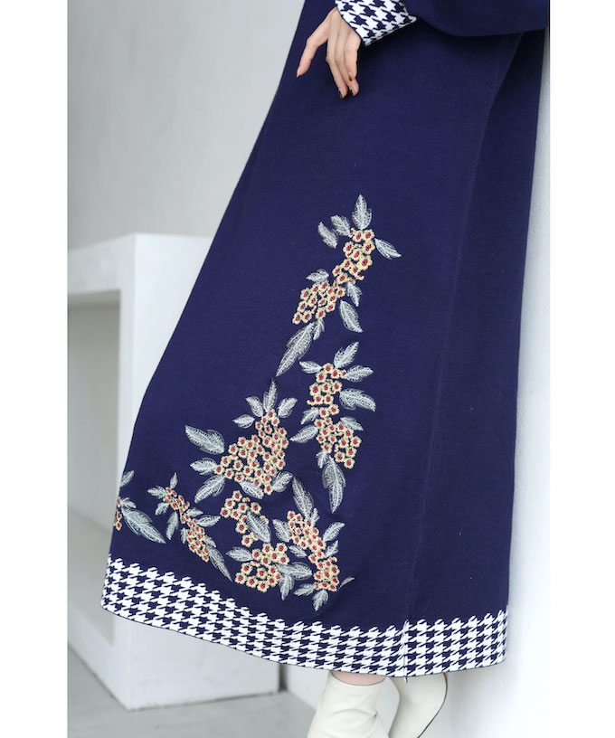 セール80%OFF】カワイイ CAWAII 贅沢に施した花刺繍のニット