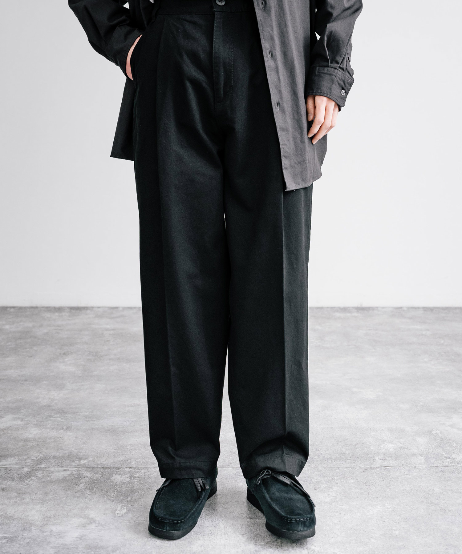 2024年モデル✨ウィムガゼット　サイドラインパンツ　チノパン　ベージュ 2024年モデル✨ウィムガゼット サイドラインパンツ チノパン