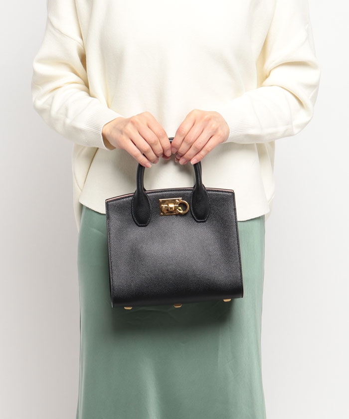 セール】【FERRAGAMO】フェラガモ STUDIO BOX BAG スタジオ セール】【FERRAGAMO】フェラガモ STUDIO BOX BAG スタジオ