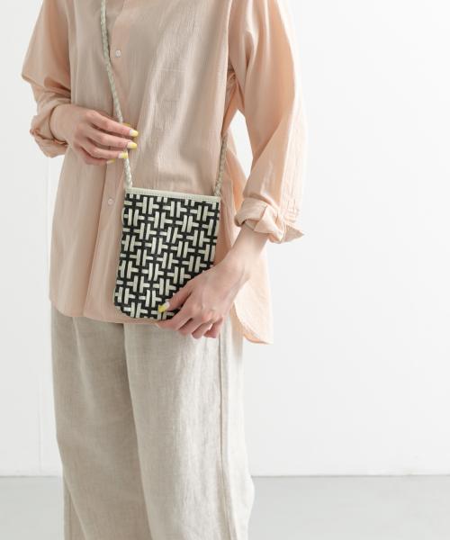 【新品】アーバンリサーチBY MALENE BIRGER ポーチ・クラッチ 新品】アーバンリサーチBY MALENE BIRGER ポーチ・クラッチ