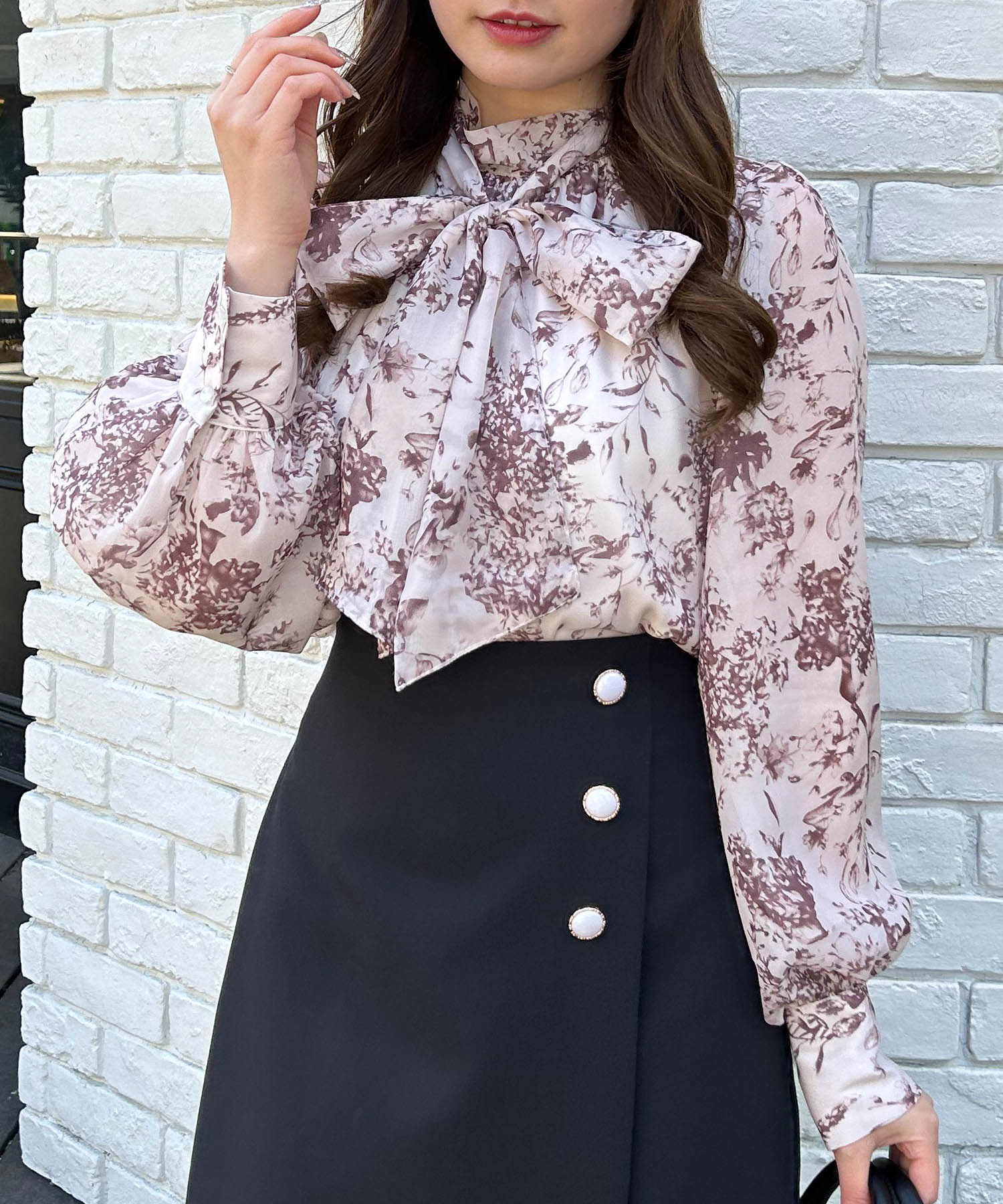 セール】イング INGNI ラメシアー花柄ボウタイブラウス セール】イング INGNI ラメシアー花柄ボウタイブラウス